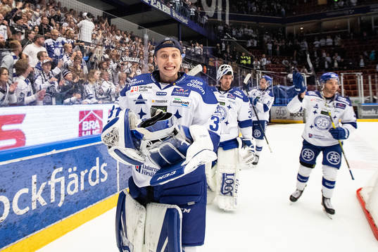 Leksands målvakt Jonas Arntzen glad
