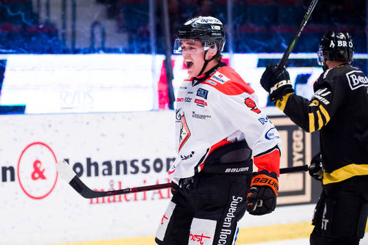 Karlskronas Axel Sundberg jublar
