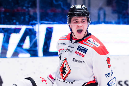 Karlskronas Axel Sundberg jublar