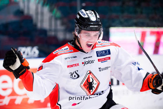 Karlskronas Axel Sundberg jublar