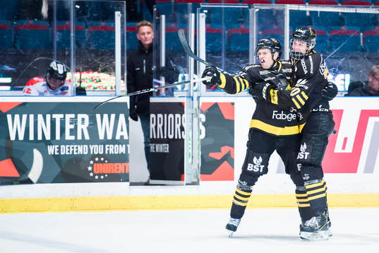 s Eric Castonguay jublar med Philip Broberg