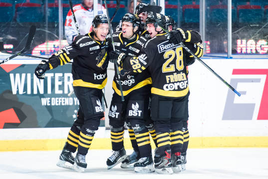 s Eric Castonguay jublar med Philip Broberg, Christian