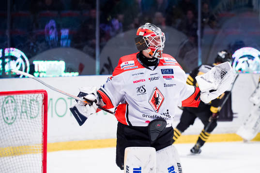 Karlskronas målvakt Arvid Holm jublar