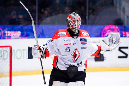 Karlskronas målvakt Arvid Holm jublar
