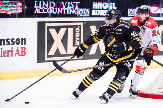 Daniel Muzito Bagenda och Karlskronas Nick Pageau