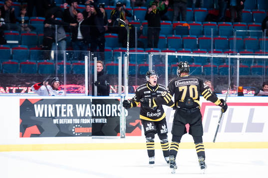s Eric Castonguay jublar med Philip Broberg