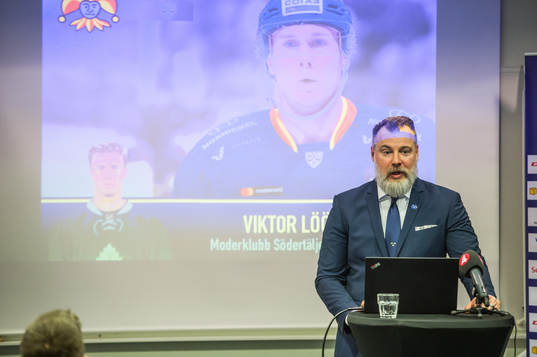 Tre Kronors förbundskapten Rikard Grönborg i en intervju