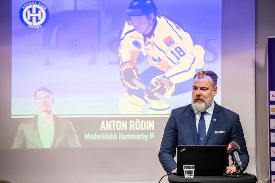 Tre Kronors förbundskapten Rikard Grönborg i en intervju