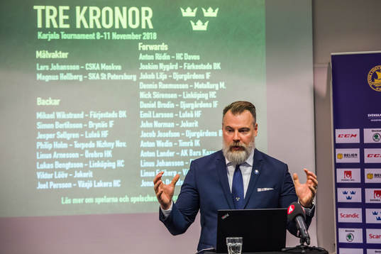 Tre Kronors förbundskapten Rikard Grönborg i en intervju