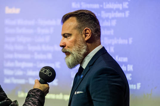 Tre Kronors förbundskapten Rikard Grönborg i en intervju