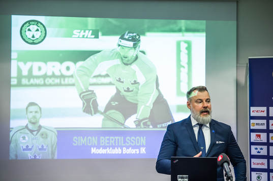Tre Kronors förbundskapten Rikard Grönborg i en intervju