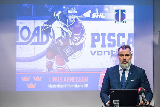Tre Kronors förbundskapten Rikard Grönborg i en intervju