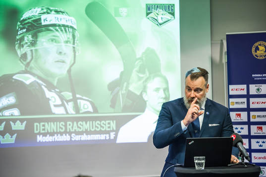 Tre Kronors förbundskapten Rikard Grönborg i en intervju