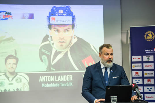 Tre Kronors förbundskapten Rikard Grönborg i en intervju