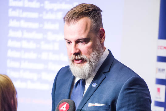 Tre Kronors förbundskapten Rikard Grönborg i en intervju