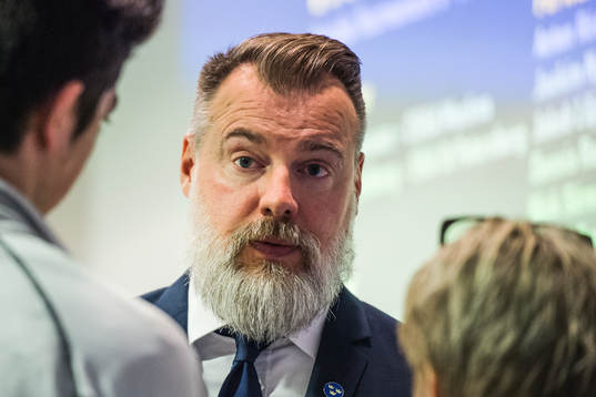 Tre Kronors förbundskapten Rikard Grönborg i en intervju
