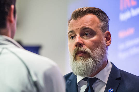 Tre Kronors förbundskapten Rikard Grönborg i en intervju