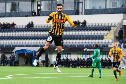 Häckens Mervan Celik jublar