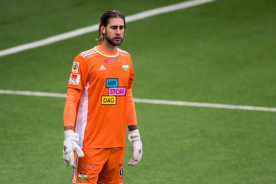Dalkurds målvakt Stefan van de Lei deppar