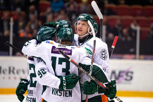 Färjestads Johan Ryno jublar