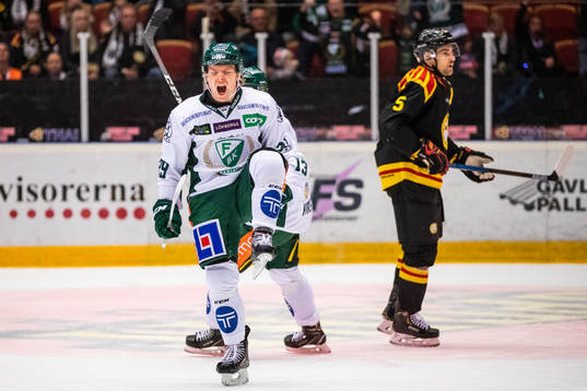 Färjestads Oskar Steen jublar