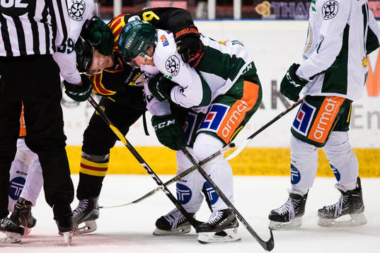 Brynäs Niclas Andersén och Färjestads Jesper Olofsson i