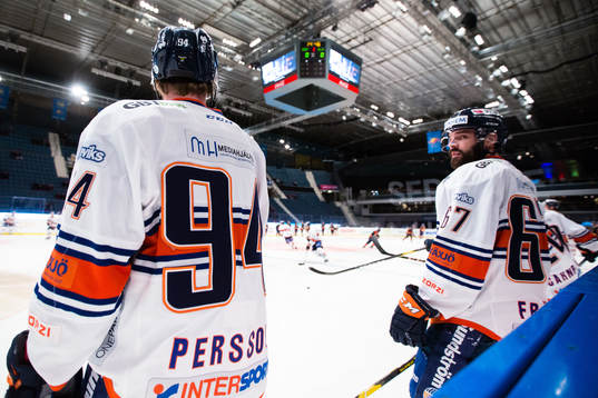 Växjös Joel Persson (v) och Linus Fröberg (h) på