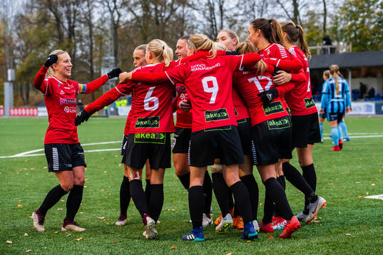 LB07s spelare jublar