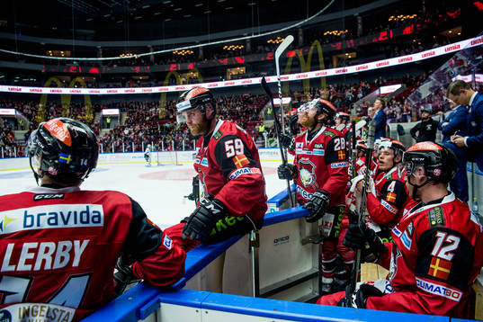 Malmö Redhawks Anton Mylläri deppar med lagkamraterna