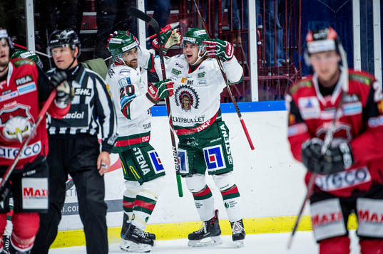 Frölundas Joel Lundqvist och Samuel Fagemo jublar