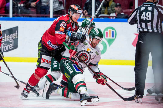 Malmö Redhawks Fredrik Händemark trycker till Frölundas