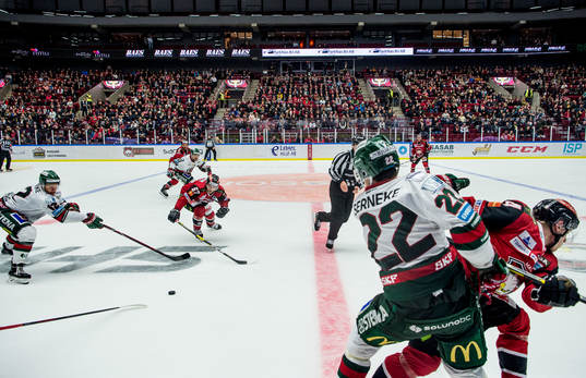Frölundas Max Friberg och Malmö Redhawks Konstantin