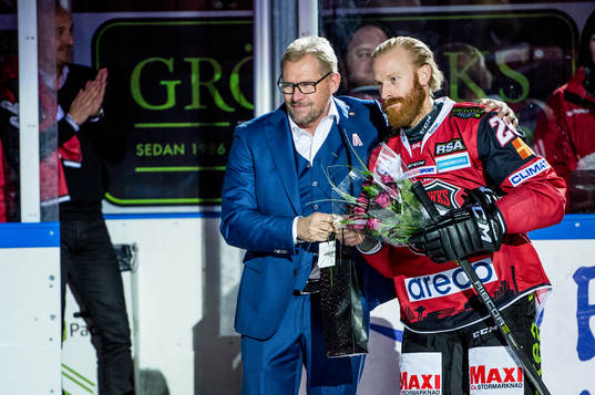 Malmö Redhawks Jens Olsson hyllades innan match av VD och