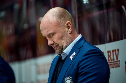 Malmö Redhawks tränare Peter Andersson deppar