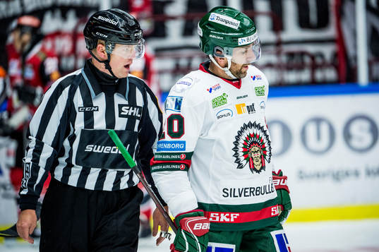 Domare Ludvig Lundgren och Frölundas Joel Lundqvist