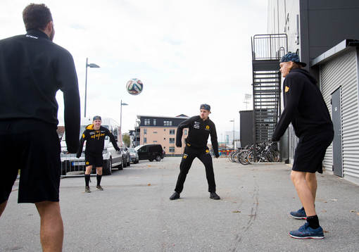 Skellefteås Jonatan Berggren och Emil Djuse värmer upp