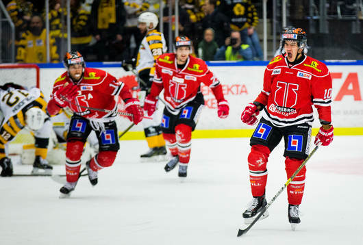 Örebros Shane Harper jublar vid 2-2