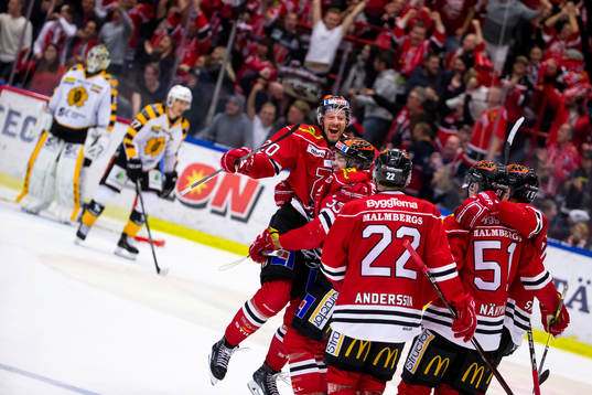  Örebros Jordan Boucher jublar