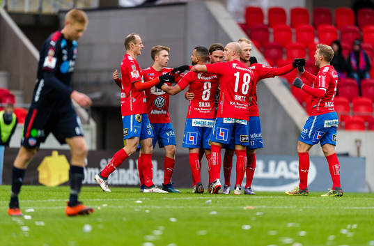 Östers spelare jublar
