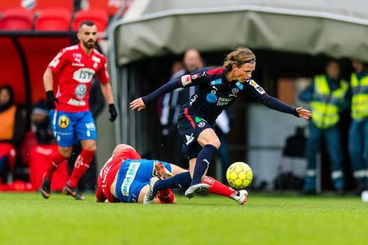 Helsingborgs Max Svensson faller