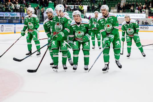 Rögles spelare jublar