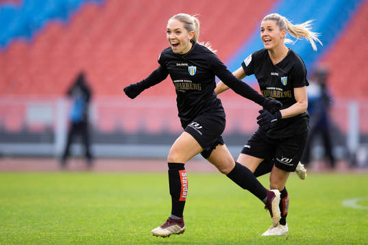 Göteborgs Elin Rubensson och Olivia Schough jublar