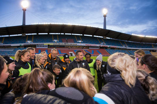 Göteborg samlade och lyssnar på tränare Marcus Lantz