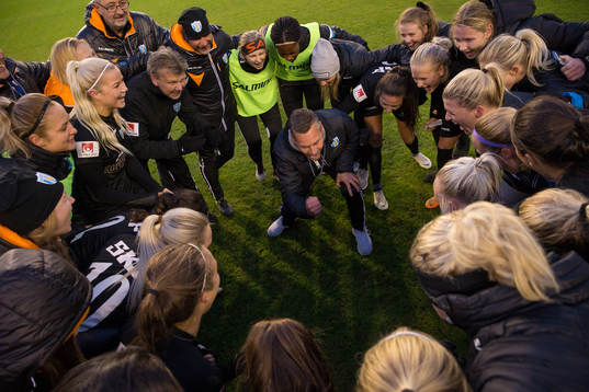 Göteborg samlade och lyssnar på tränare Marcus Lantz