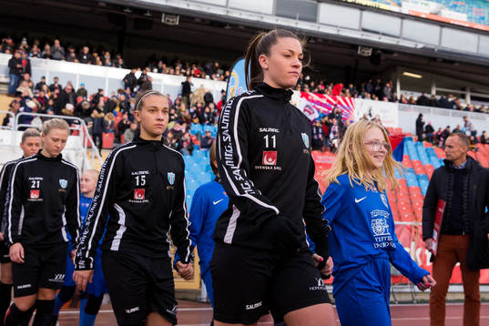 Göteborgs Julia Zigiotti Olme och Pauline Hammarlund på