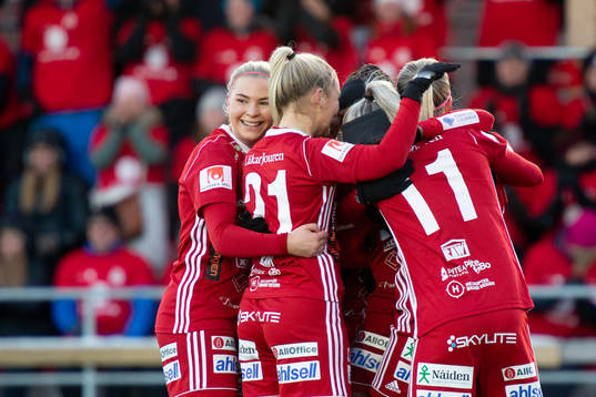 Piteås spelare jublar