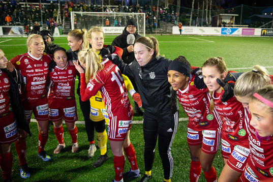 i181027 Piteås spelare jublar