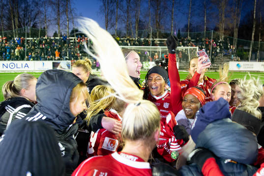 Piteås spelare jublar