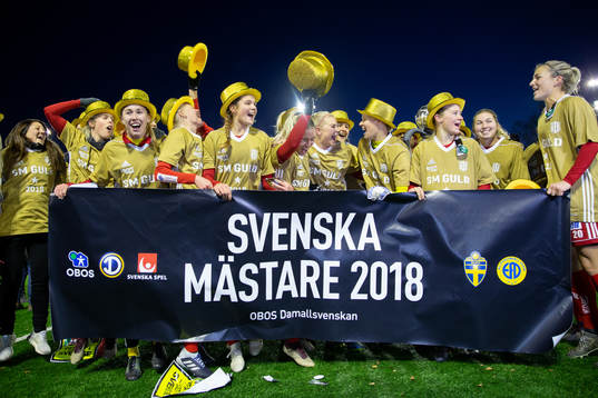 i181027 Piteås spelare jublar