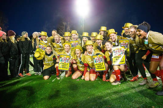 Piteås spelare firar SM-guld